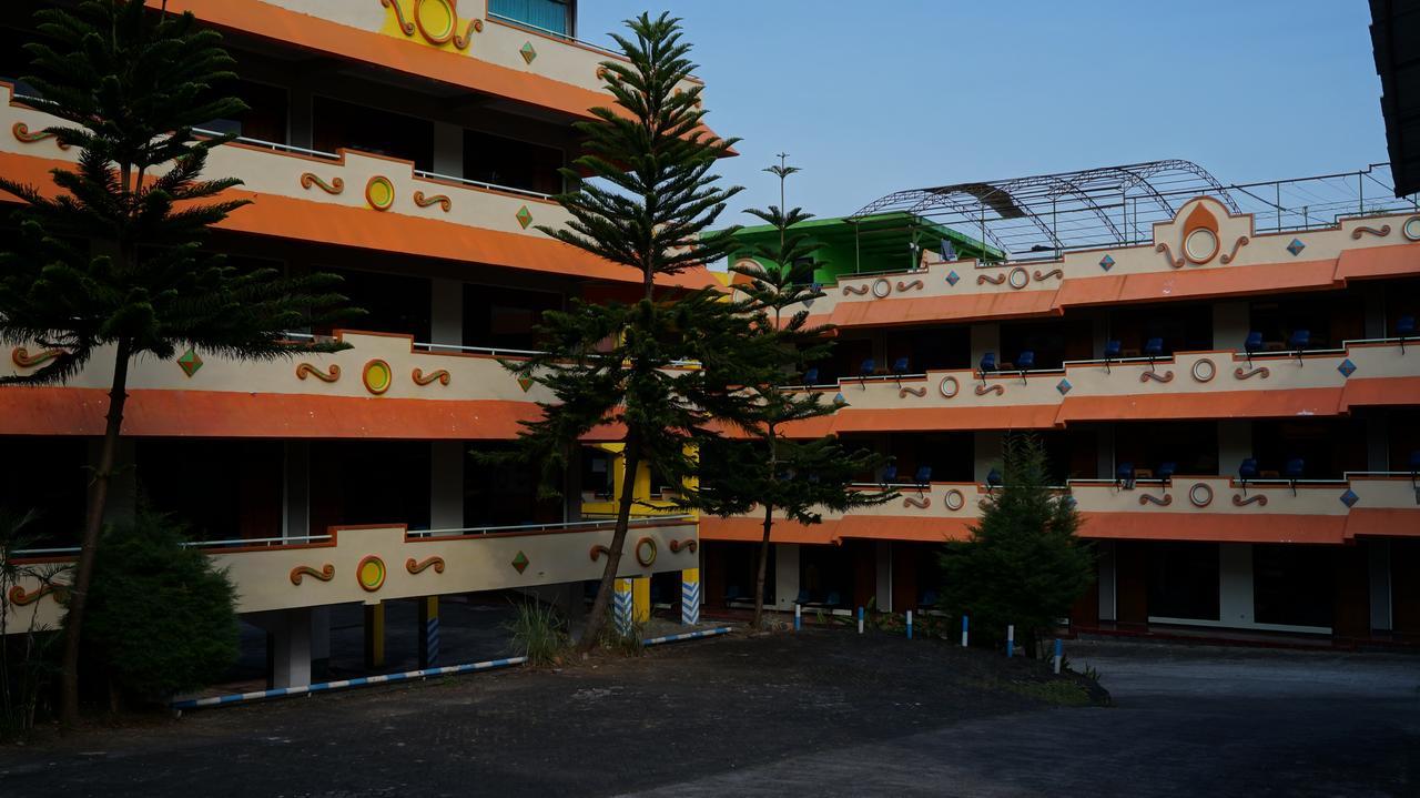 Hotel Surya Indah Batu Malang Kültér fotó