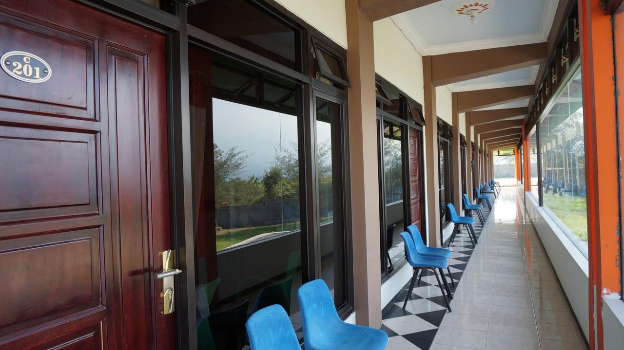 Hotel Surya Indah Batu Malang Kültér fotó