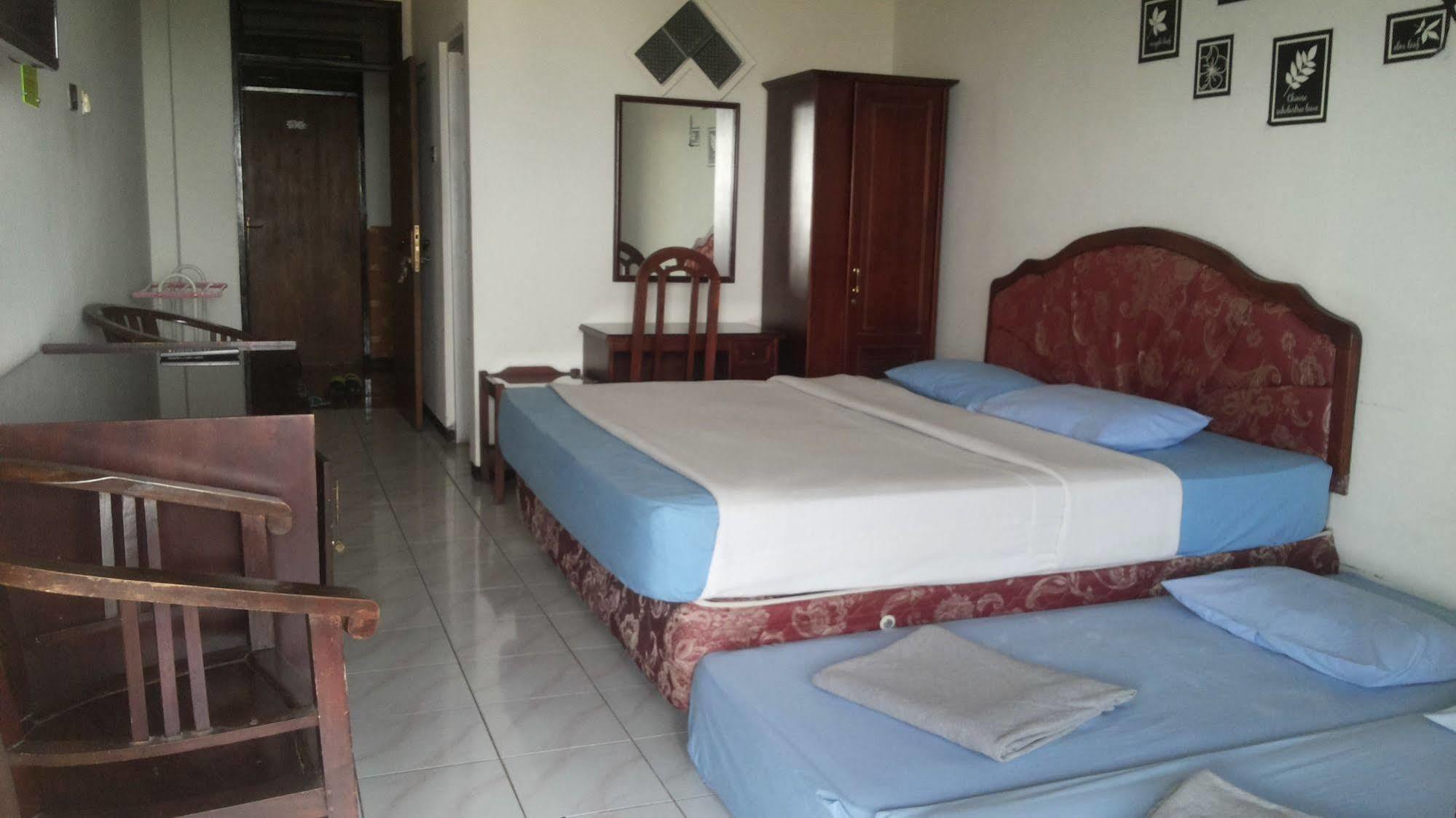 Hotel Surya Indah Batu Malang Kültér fotó