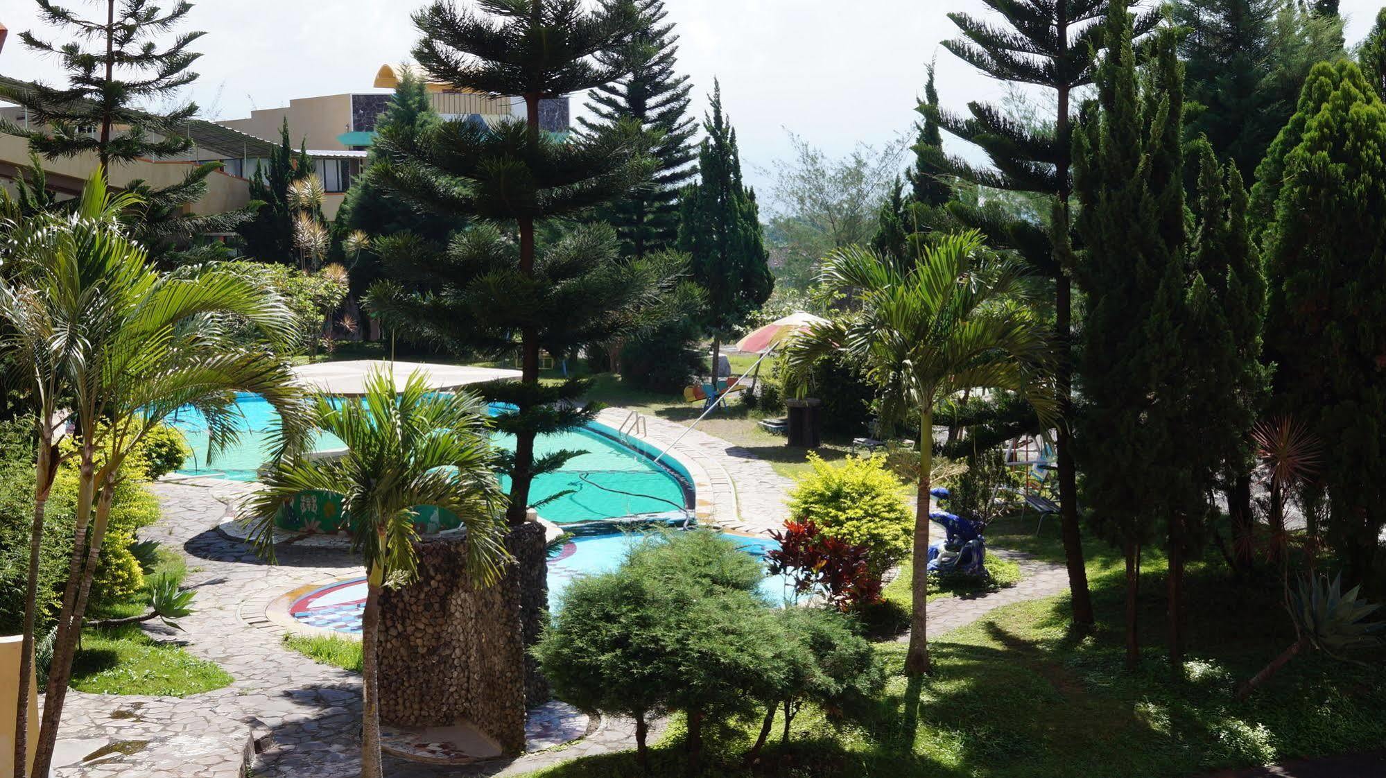 Hotel Surya Indah Batu Malang Kültér fotó