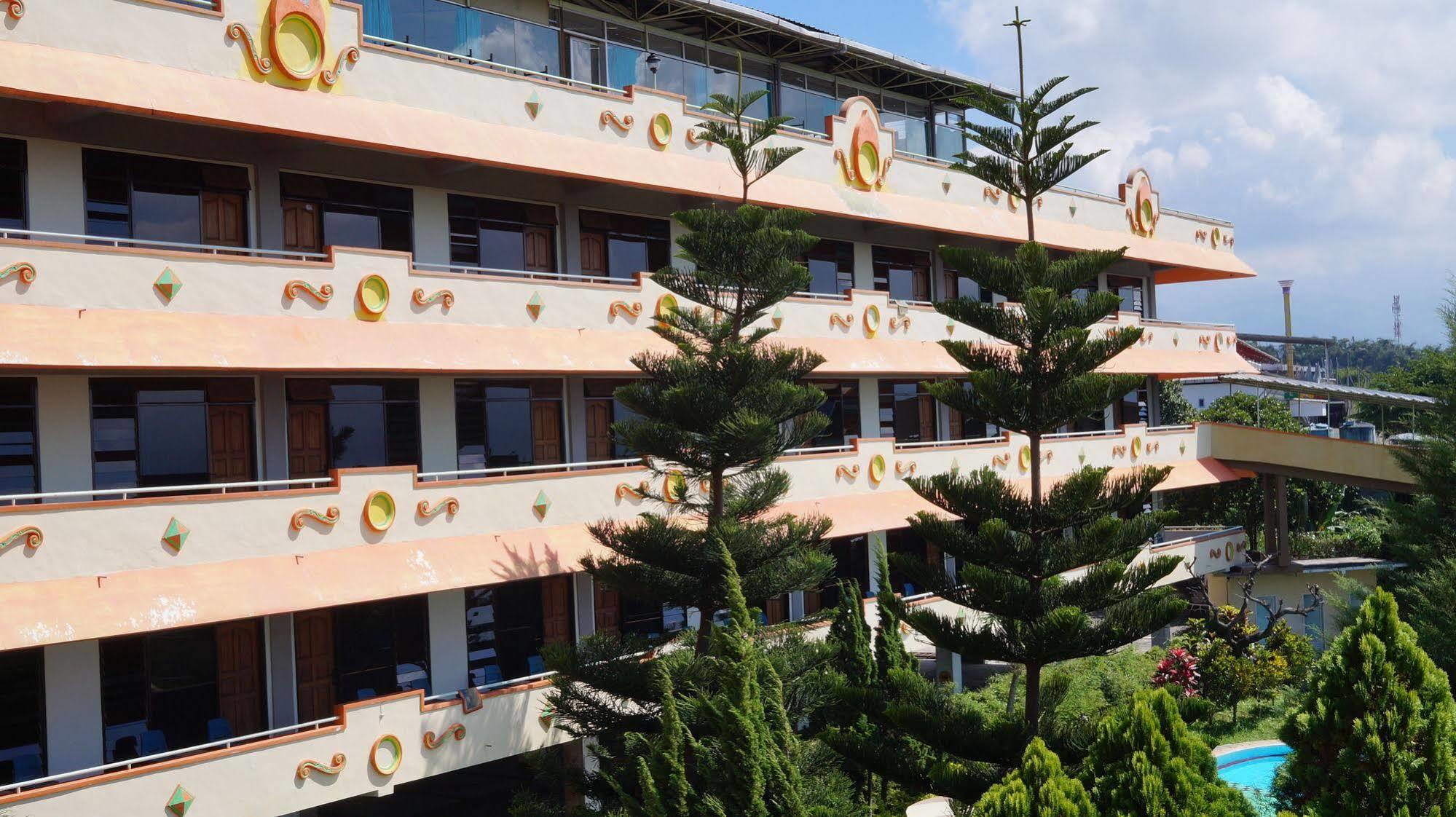 Hotel Surya Indah Batu Malang Kültér fotó
