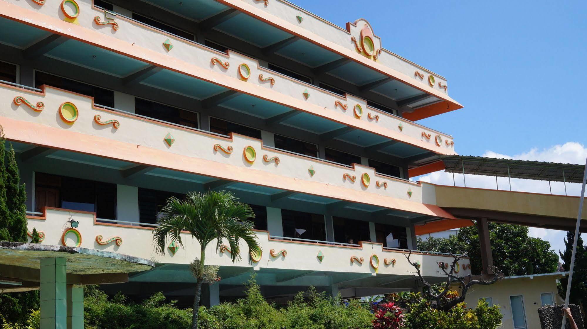 Hotel Surya Indah Batu Malang Kültér fotó